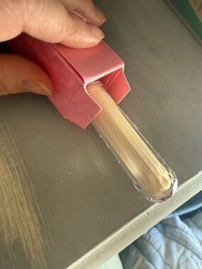 2 crazy color jeffree star lipsticks and 1 concealer